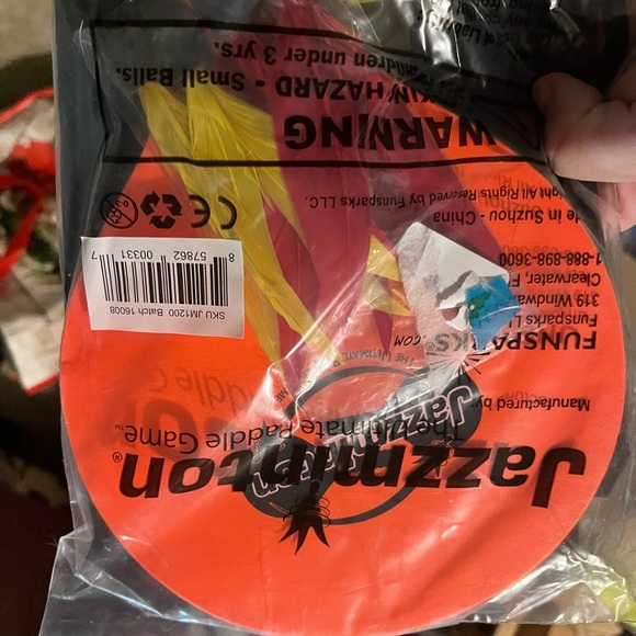 NWOT, Paddle Ball Game with Carry Bag, 2 Wooden Racquets 4 Shuttlecocks - 1 Ball - Picture 2 of 3